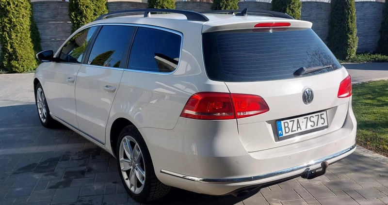 Volkswagen Passat cena 24500 przebieg: 299000, rok produkcji 2013 z Zambrów małe 121